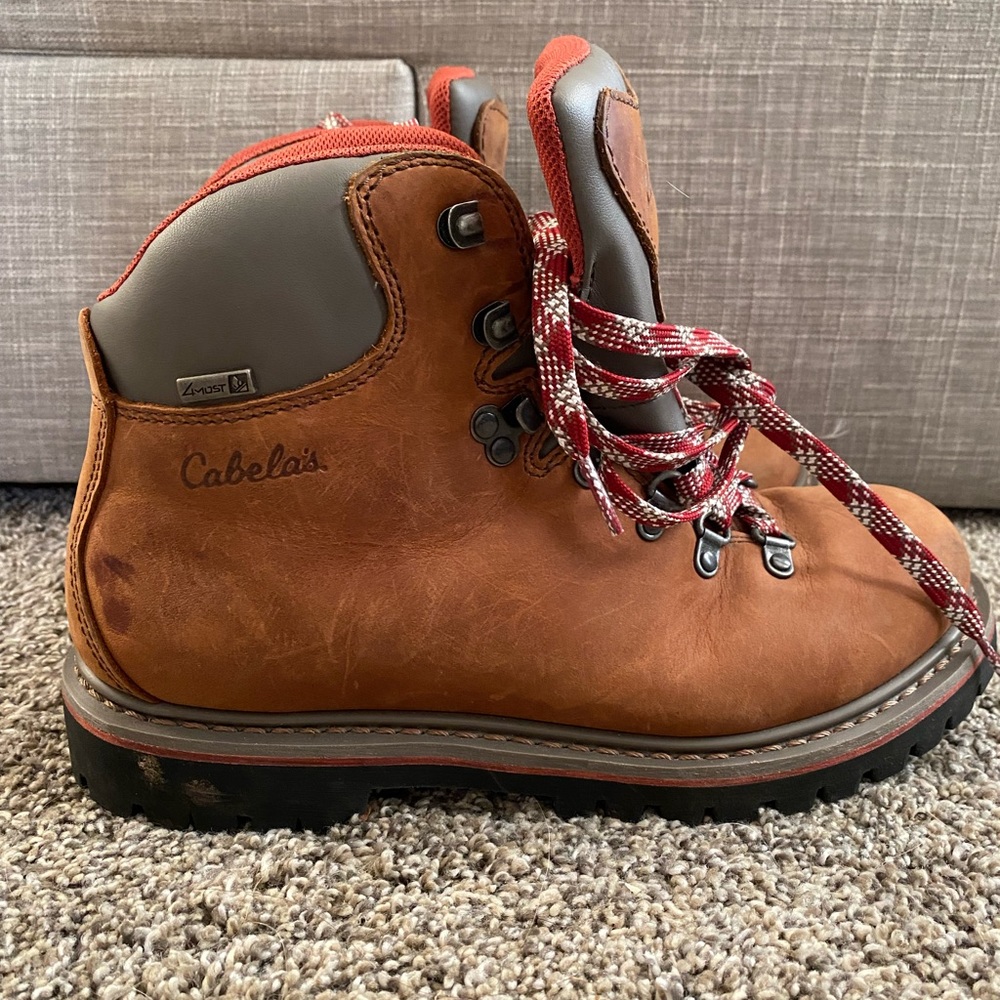 Cabelas Lace up Hiking Boots. Women’s Size 8.5